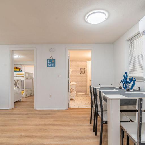 Lovely 2 Bedrooms, Steps Away From The Beach. Bradenton Beach Exterior photo