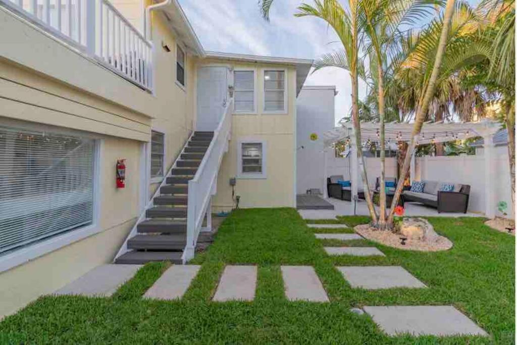 Lovely 2 Bedrooms, Steps Away From The Beach. Bradenton Beach Exterior photo