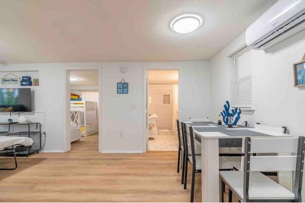 Lovely 2 Bedrooms, Steps Away From The Beach. Bradenton Beach Exterior photo